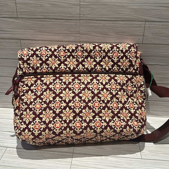 Vera Bradley never used messenger bag - Picture 2 of 4